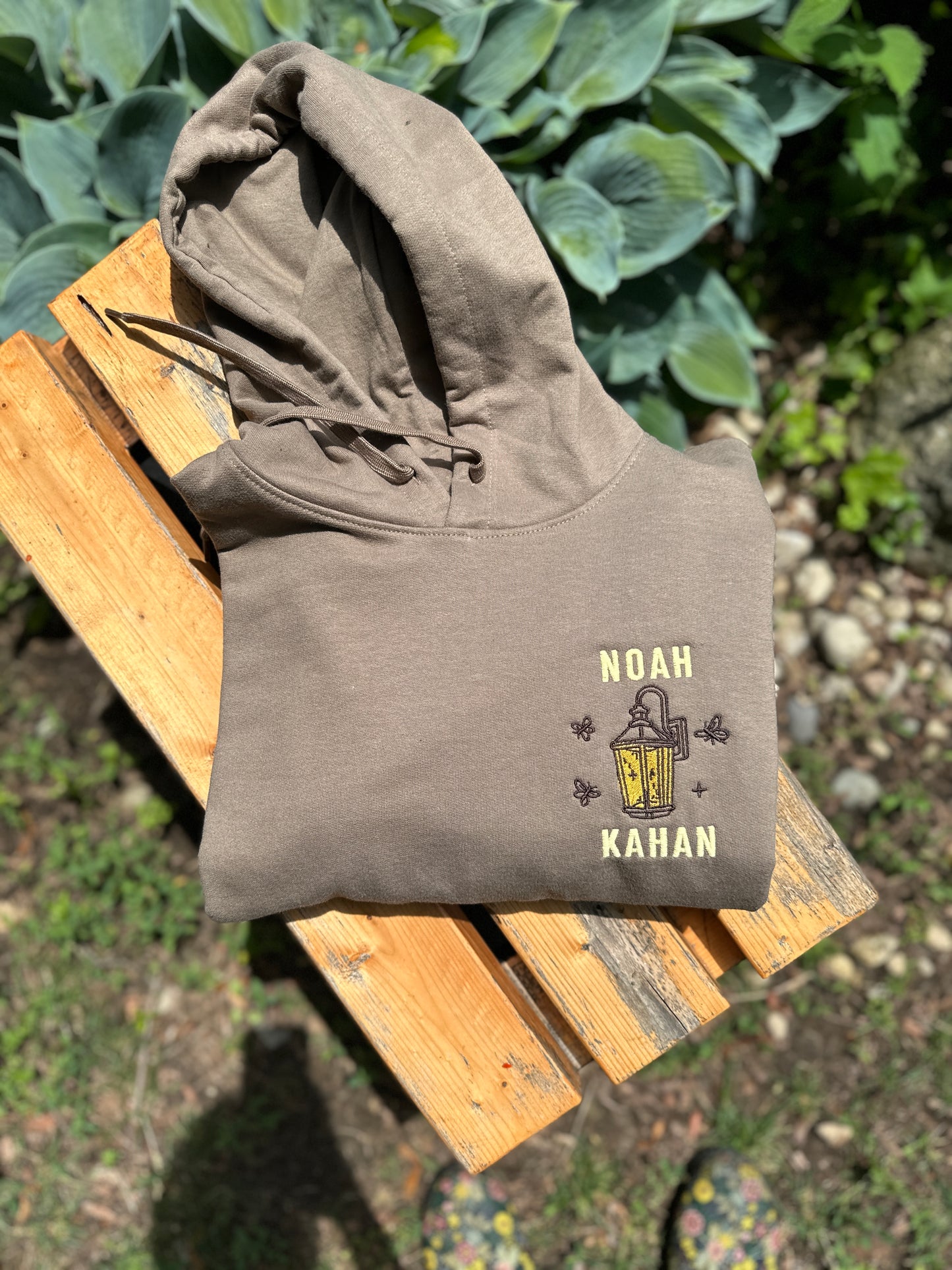 Noah Kahan porch light blanks clear out