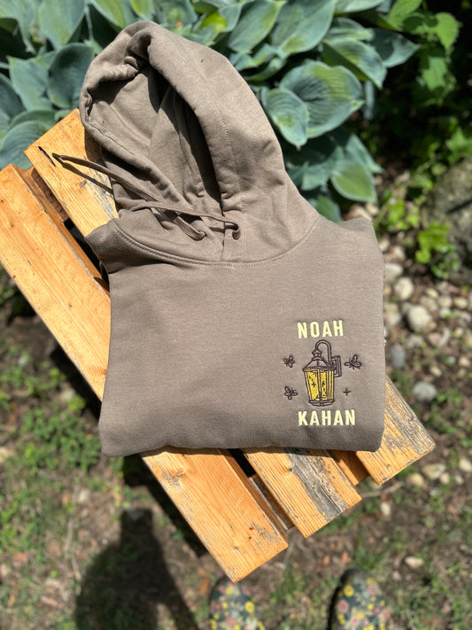 Noah Kahan porch light blanks clear out